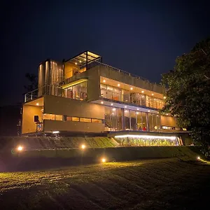 https://escala-lake.kandyhotelsnow.com